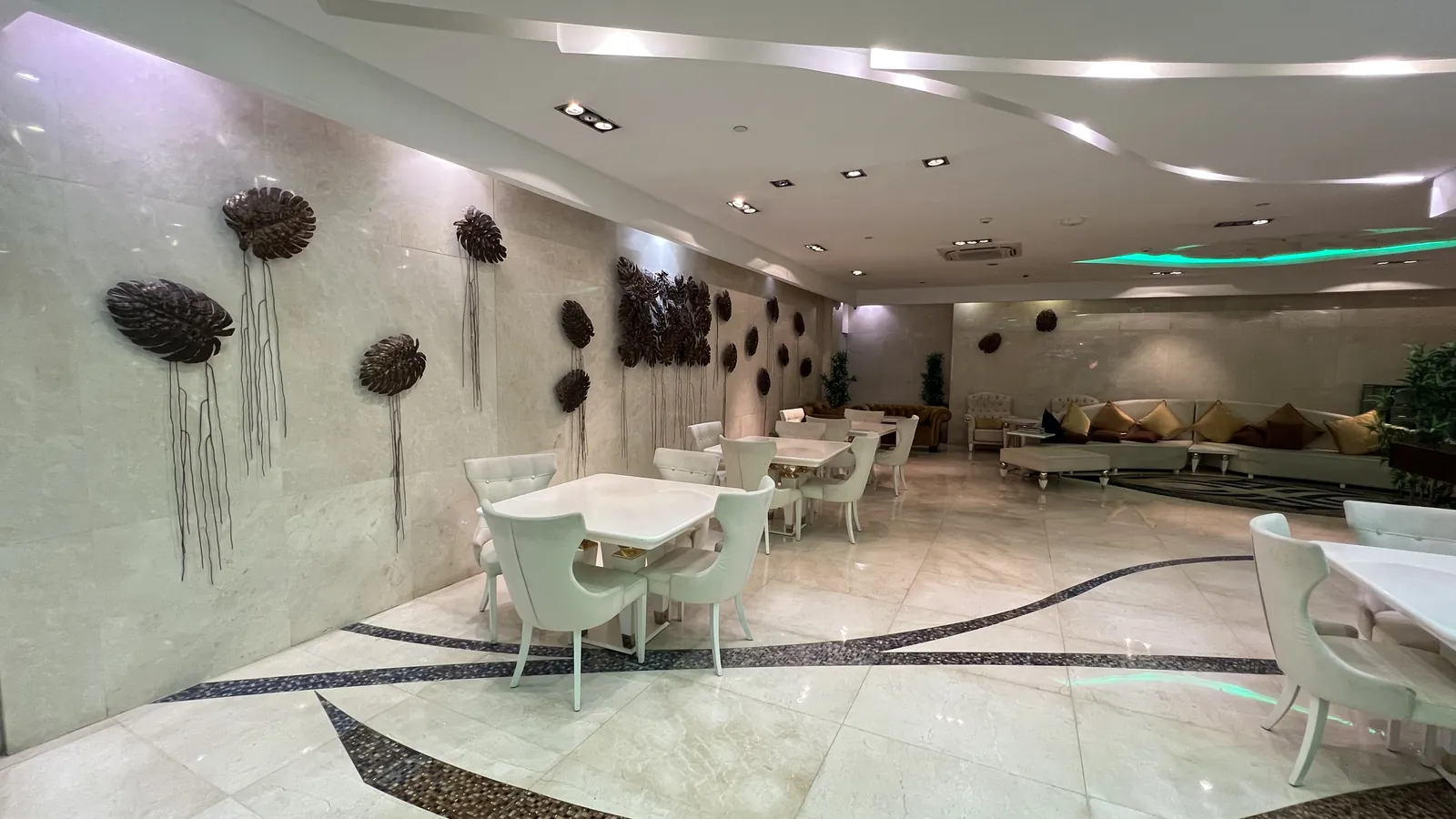 Lobby café seating